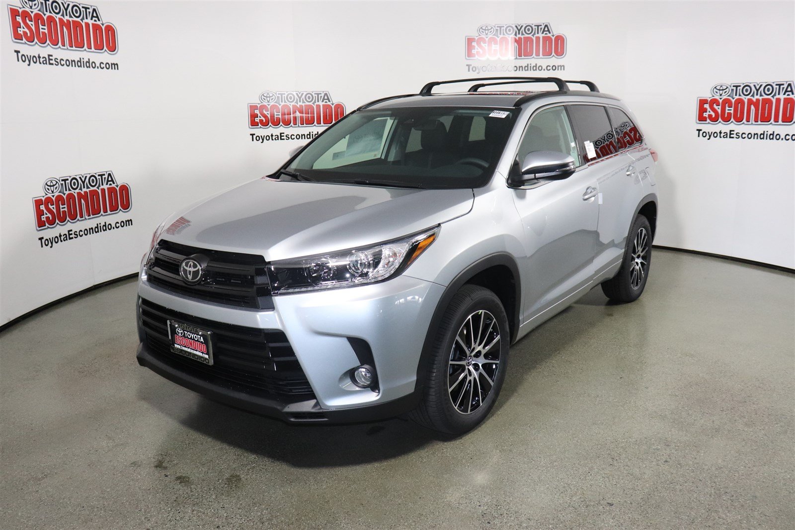 New 2018 Toyota Highlander SE Sport Utility in Escondido #1019938